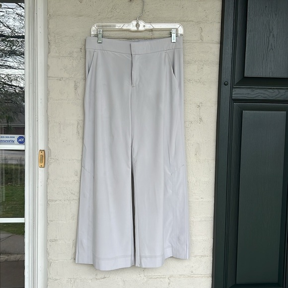 Athleta Tribeca Light Gray Wide Leg Cropped Track Pants Size 2 - Picture 4 of 16